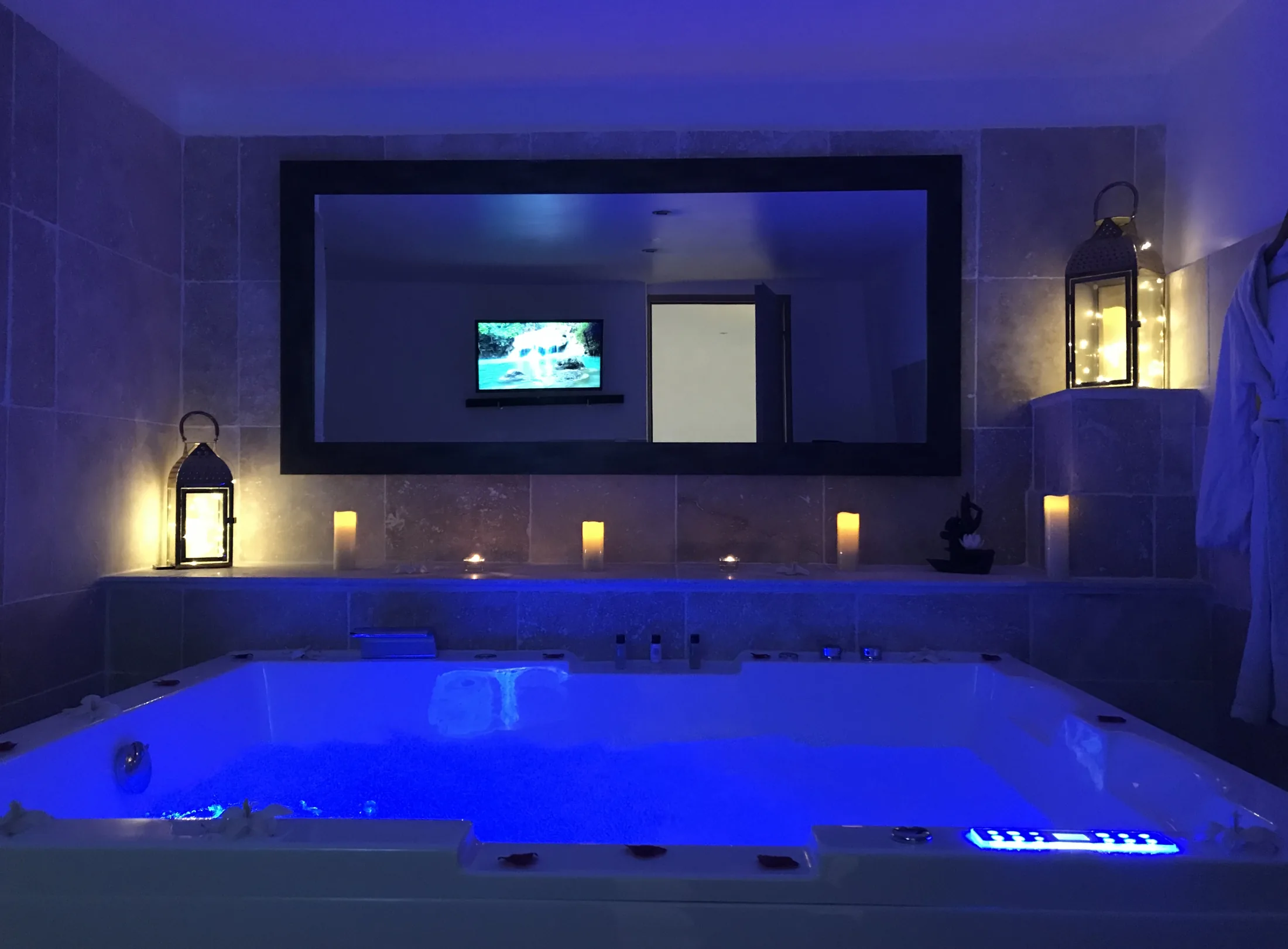 Jacuzzi Privatif Villa Charl&egrave;ne